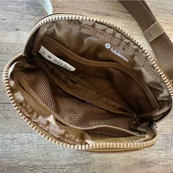 New Lululemon Everywhere Belt Bag 1L Burnt Caramel - Picture 8 of 10